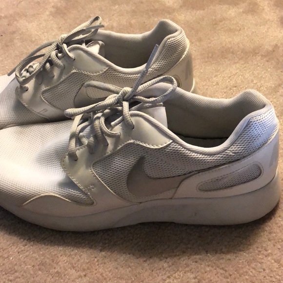 Nike’s kaishi white sneakers - Picture 2 of 2